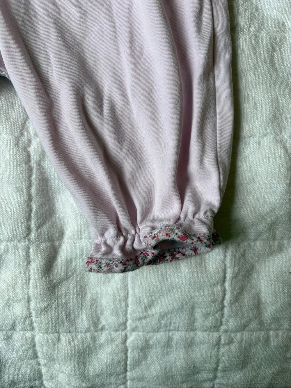 Petit Bebe Baby Girl Pink Floral-Trim One-Piece Romper 6 Months Peter Pan Collar